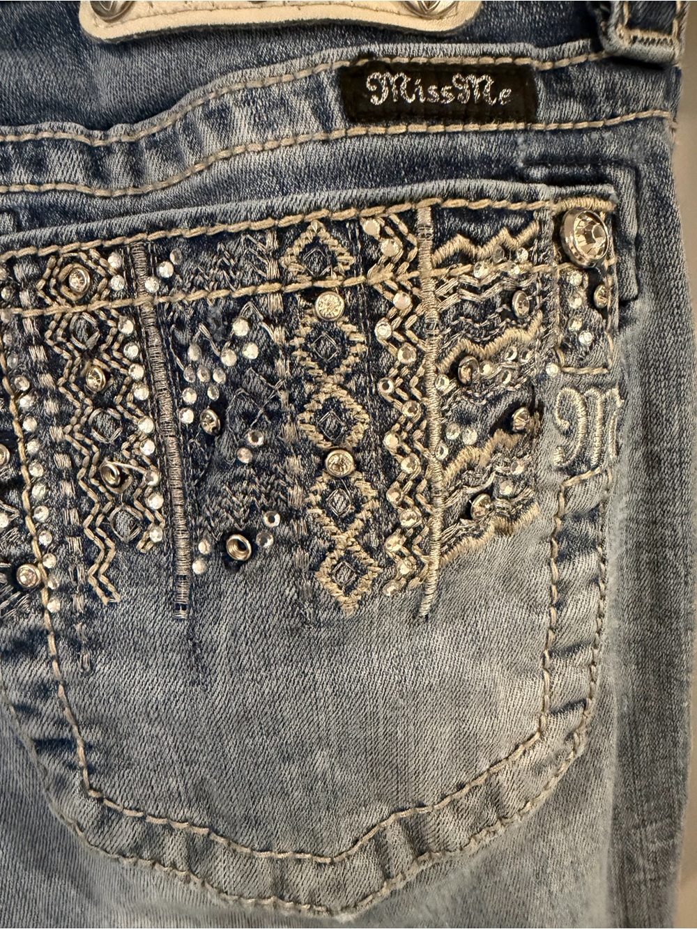 Miss Me Signature Boot Cut Jeans Embellished Bling Pocket Size 28 - Picture 6 of 7